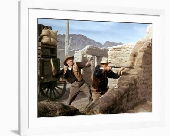 RIO BRAVO, 1959 directed by HOWARD HAWKS John Wayne (photo)-null-Framed Photo