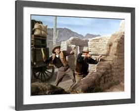 RIO BRAVO, 1959 directed by HOWARD HAWKS John Wayne (photo)-null-Framed Photo