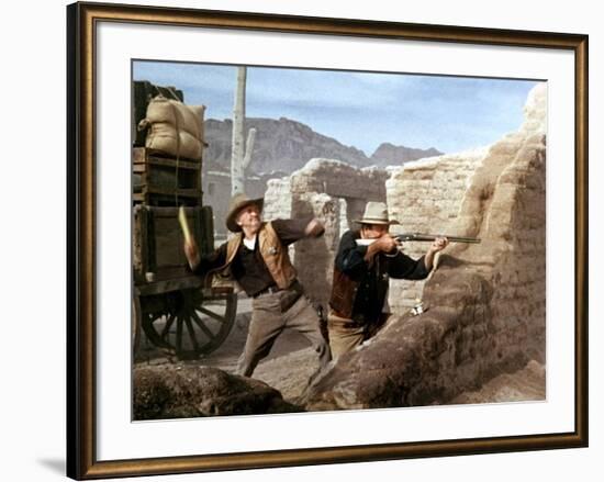 RIO BRAVO, 1959 directed by HOWARD HAWKS John Wayne (photo)-null-Framed Photo