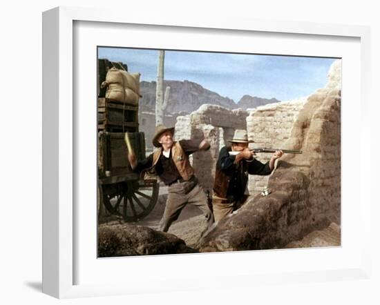 RIO BRAVO, 1959 directed by HOWARD HAWKS John Wayne (photo)-null-Framed Photo