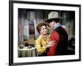 RIO BRAVO, 1959 directed by HOWARD HAWKS John Wayne (photo)-null-Framed Photo