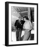 RIO BRAVO, 1959 directed by HOWARD HAWKS On the set, John Wayne and Angie Dickinson (b/w photo)-null-Framed Photo