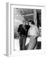 RIO BRAVO, 1959 directed by HOWARD HAWKS On the set, John Wayne and Angie Dickinson (b/w photo)-null-Framed Photo