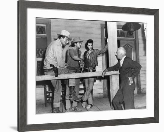 RIO BRAVO, 1959 directed by HOWARD HAWKS On the set, John Wayne, Dean Martin and Ricky Nelson with -null-Framed Photo