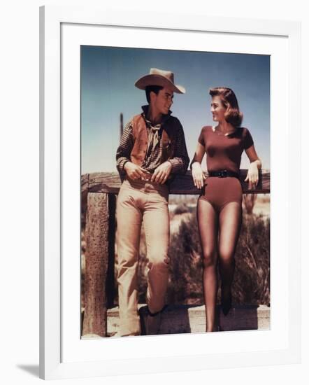 RIO BRAVO, 1959 directed by HOWARD HAWKS On the set, Ricky Nelson and Angie Dickinson (photo)-null-Framed Photo