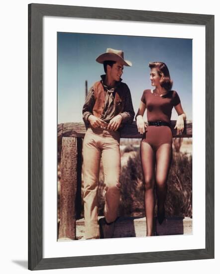 RIO BRAVO, 1959 directed by HOWARD HAWKS On the set, Ricky Nelson and Angie Dickinson (photo)-null-Framed Photo