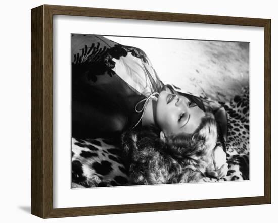 Rita Hayworth, 1942-null-Framed Photographic Print