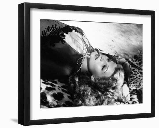 Rita Hayworth, 1942-null-Framed Photographic Print