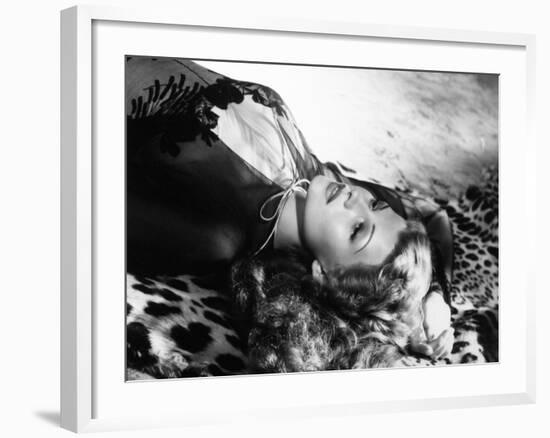 Rita Hayworth, 1942-null-Framed Photographic Print