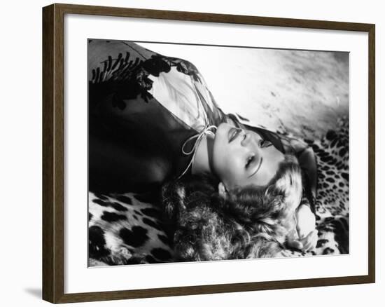 Rita Hayworth, 1942-null-Framed Photographic Print