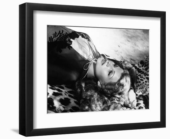 Rita Hayworth, 1942-null-Framed Photographic Print