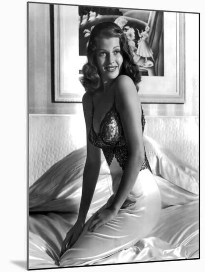 RITA HAYWORTH (b/w photo)-null-Mounted Photo