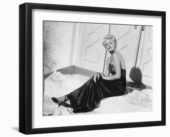 Rita Hayworth, The Lady from Shanghai, 1947-null-Framed Photographic Print