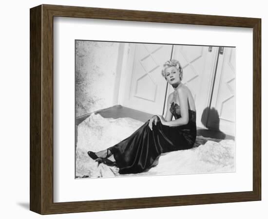 Rita Hayworth, The Lady from Shanghai, 1947-null-Framed Photographic Print