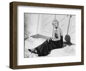 Rita Hayworth, The Lady from Shanghai, 1947-null-Framed Photographic Print