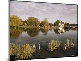 River Thames, Goring, Oxfordshire Berkshire Borders, England, United Kingdom-David Hughes-Mounted Photographic Print