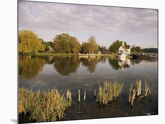 River Thames, Goring, Oxfordshire Berkshire Borders, England, United Kingdom-David Hughes-Mounted Photographic Print