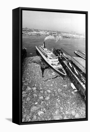 RMS Queen Elizabeth II in New York Harbour-null-Framed Stretched Canvas