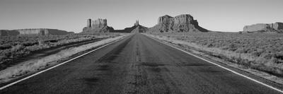 https://imgc.allpostersimages.com/img/posters/road-monument-valley-arizona-usa_u-L-PXMW8R0.jpg?artPerspective=n