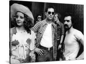 Robert by Niro, Jodie Foster and le realisateur Martin Scorsese sur le tournage du film Taxi Driver-null-Stretched Canvas