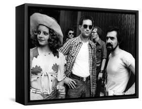 Robert by Niro, Jodie Foster and le realisateur Martin Scorsese sur le tournage du film Taxi Driver-null-Framed Stretched Canvas