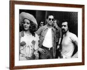 Robert by Niro, Jodie Foster and le realisateur Martin Scorsese sur le tournage du film Taxi Driver-null-Framed Photo