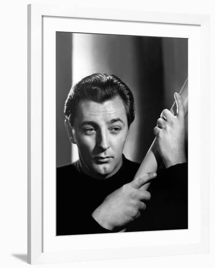 ROBERT MITCHUM in the 40's (b/w photo)-null-Framed Photo