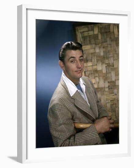 ROBERT MITCHUM in the 40's (photo)-null-Framed Photo