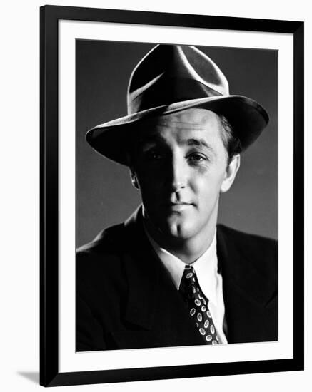 Robert Mitchum in the 50's dans les annees 50 (b/w photo)-null-Framed Photo