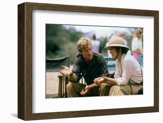 Robert Redford and Meryl Streep sur le tournage du film Out of Africa by Sydney Pollack, 1985 (phot-null-Framed Photo