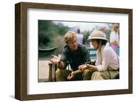 Robert Redford and Meryl Streep sur le tournage du film Out of Africa by Sydney Pollack, 1985 (phot-null-Framed Photo