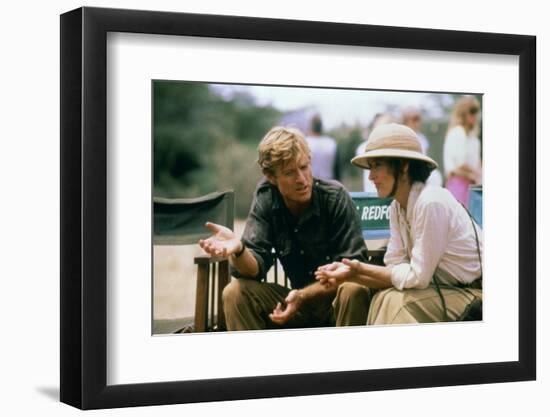 Robert Redford and Meryl Streep sur le tournage du film Out of Africa by Sydney Pollack, 1985 (phot-null-Framed Photo