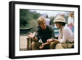 Robert Redford and Meryl Streep sur le tournage du film Out of Africa by Sydney Pollack, 1985 (phot-null-Framed Photo