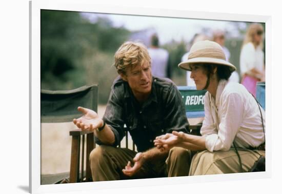 Robert Redford and Meryl Streep sur le tournage du film Out of Africa by Sydney Pollack, 1985 (phot-null-Framed Photo