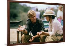 Robert Redford and Meryl Streep sur le tournage du film Out of Africa by Sydney Pollack, 1985 (phot-null-Framed Photo