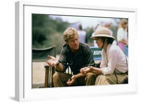 Robert Redford and Meryl Streep sur le tournage du film Out of Africa by Sydney Pollack, 1985 (phot-null-Framed Photo