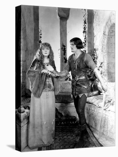 Robin des Bois ROBIN HOOD by Allan Dwan with Douglas Fairbanks Sr., Enid Bennett, 1922 (b/w photo)-null-Stretched Canvas