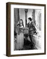 Robin des Bois ROBIN HOOD by Allan Dwan with Douglas Fairbanks Sr., Enid Bennett, 1922 (b/w photo)-null-Framed Photo