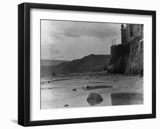 Robin Hood's Bay, Yorkshire-Staniland Pugh-Framed Photographic Print