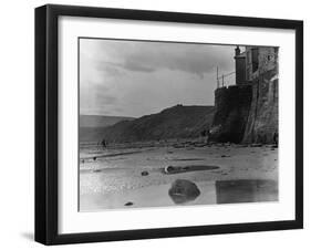 Robin Hood's Bay, Yorkshire-Staniland Pugh-Framed Photographic Print