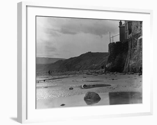 Robin Hood's Bay, Yorkshire-Staniland Pugh-Framed Photographic Print