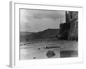 Robin Hood's Bay, Yorkshire-Staniland Pugh-Framed Photographic Print