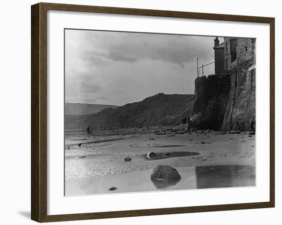 Robin Hood's Bay, Yorkshire-Staniland Pugh-Framed Photographic Print