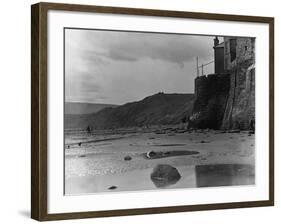 Robin Hood's Bay, Yorkshire-Staniland Pugh-Framed Photographic Print