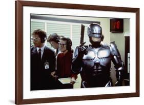Robocop by Paul Verhoeven with Peter Weller, 1987 (photo)-null-Framed Photo