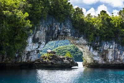https://imgc.allpostersimages.com/img/posters/rock-arch-in-the-rock-islands-palau-central-pacific-pacific_u-L-PNPO740.jpg?artPerspective=n