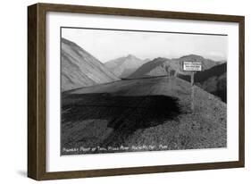 Rocky Mt Nat'l Park, Colorado - Highest Point on Trail Ridge Road-Lantern Press-Framed Art Print