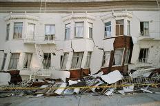 Quake-Damaged Apartment House-Roger Ressmeyer-Photographic Print