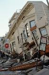 Quake-Damaged Apartment House-Roger Ressmeyer-Photographic Print