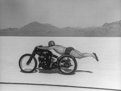 https://imgc.allpostersimages.com/img/posters/roland-free-breaking-world-s-speed-record-on-bonneville-salt-flats-while-laying-on-his-bike_u-L-P6YO1V0.jpg?artPerspective=n